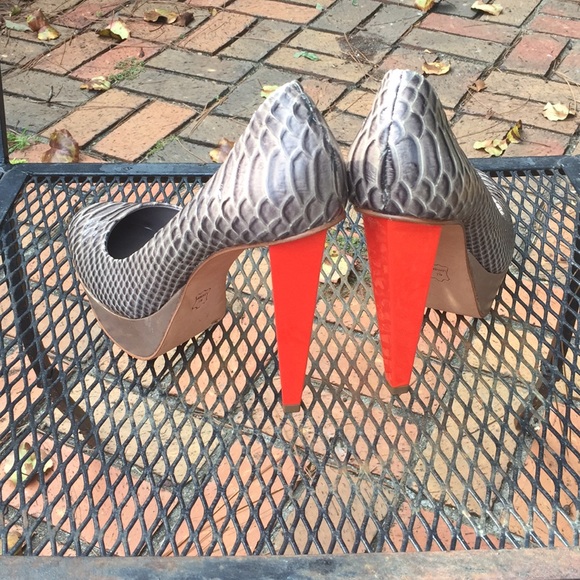 Grey Snakeskin All Leather Platform Pump with - Picture 5 of 5